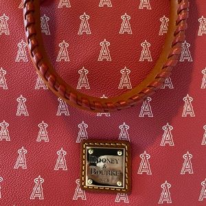 DOONEY & BOURKE MLB ANGELS HAND BAG
